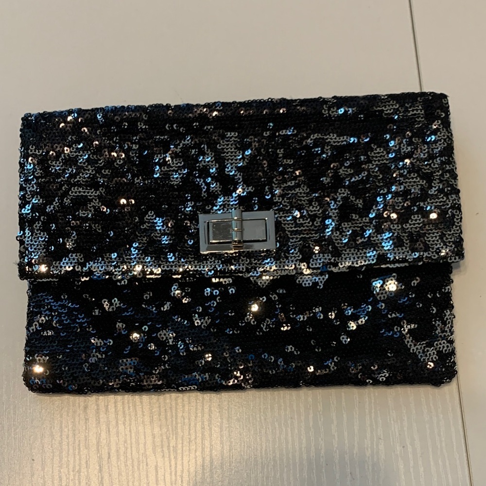 Mossimo Clutch